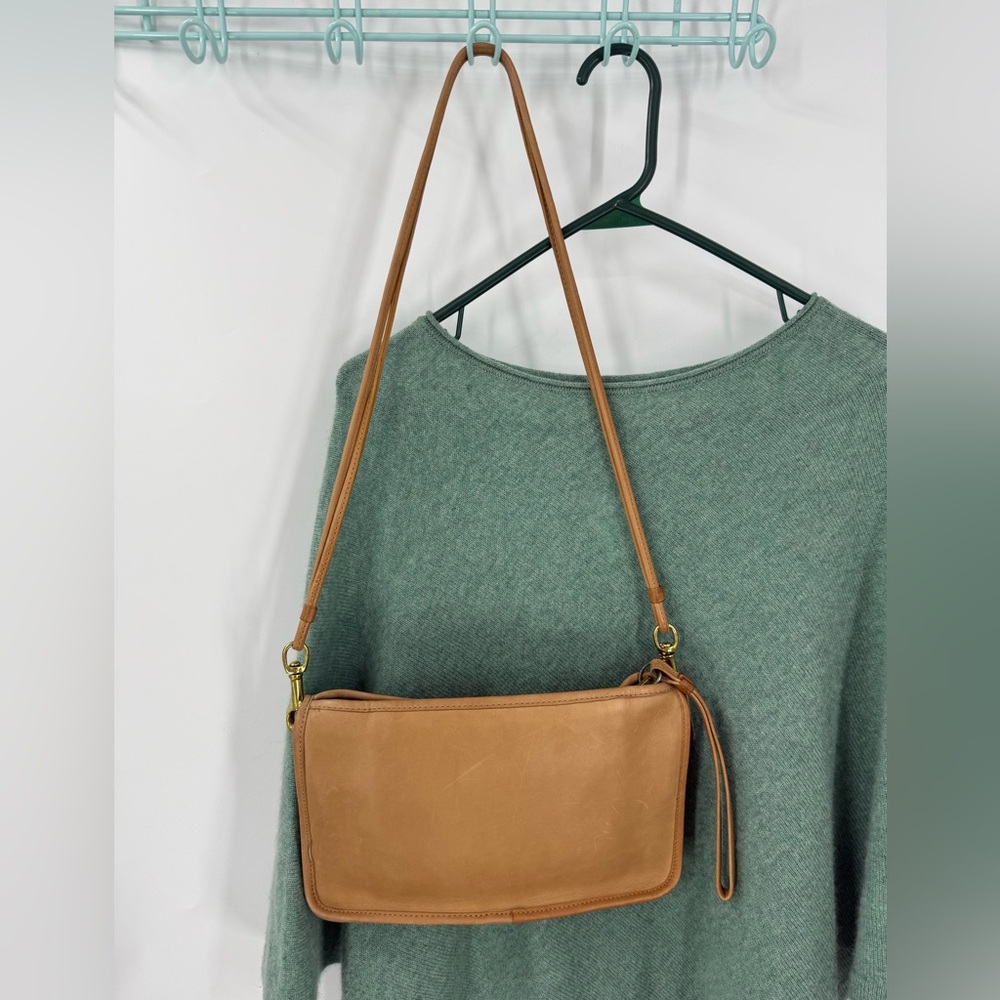 Coach classic vintage 1970s in light beech tan leather shoulder/clutch purse